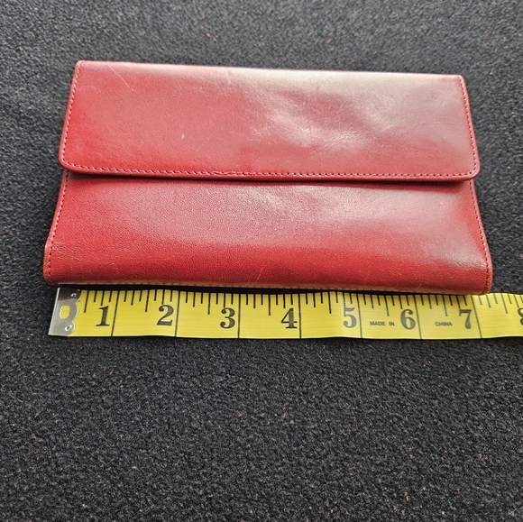 Fossil Red Leather Tri-fold Wallet - Picture 10 of 13